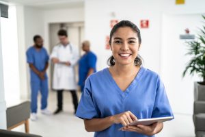 Aumento stipendi per medici e infermieri